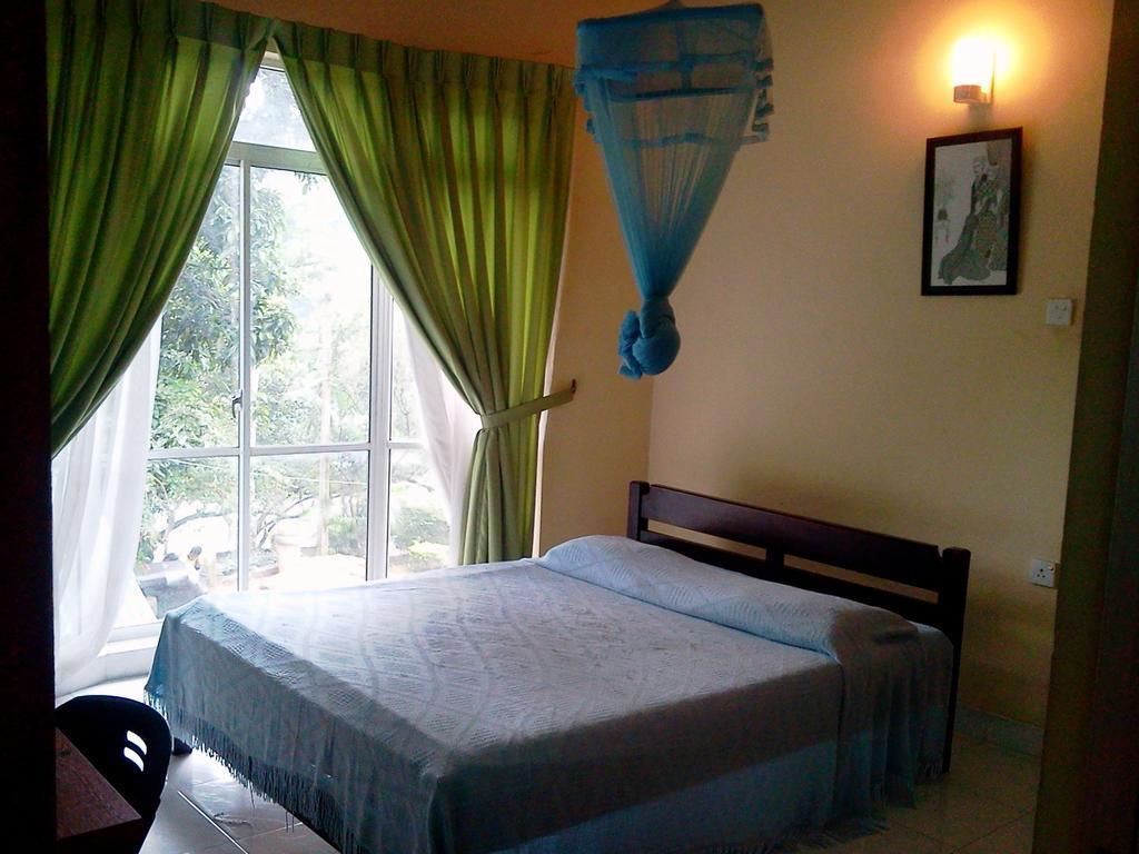 Mccarthy Guesthouse แคนดี้ ห้อง รูปภาพ