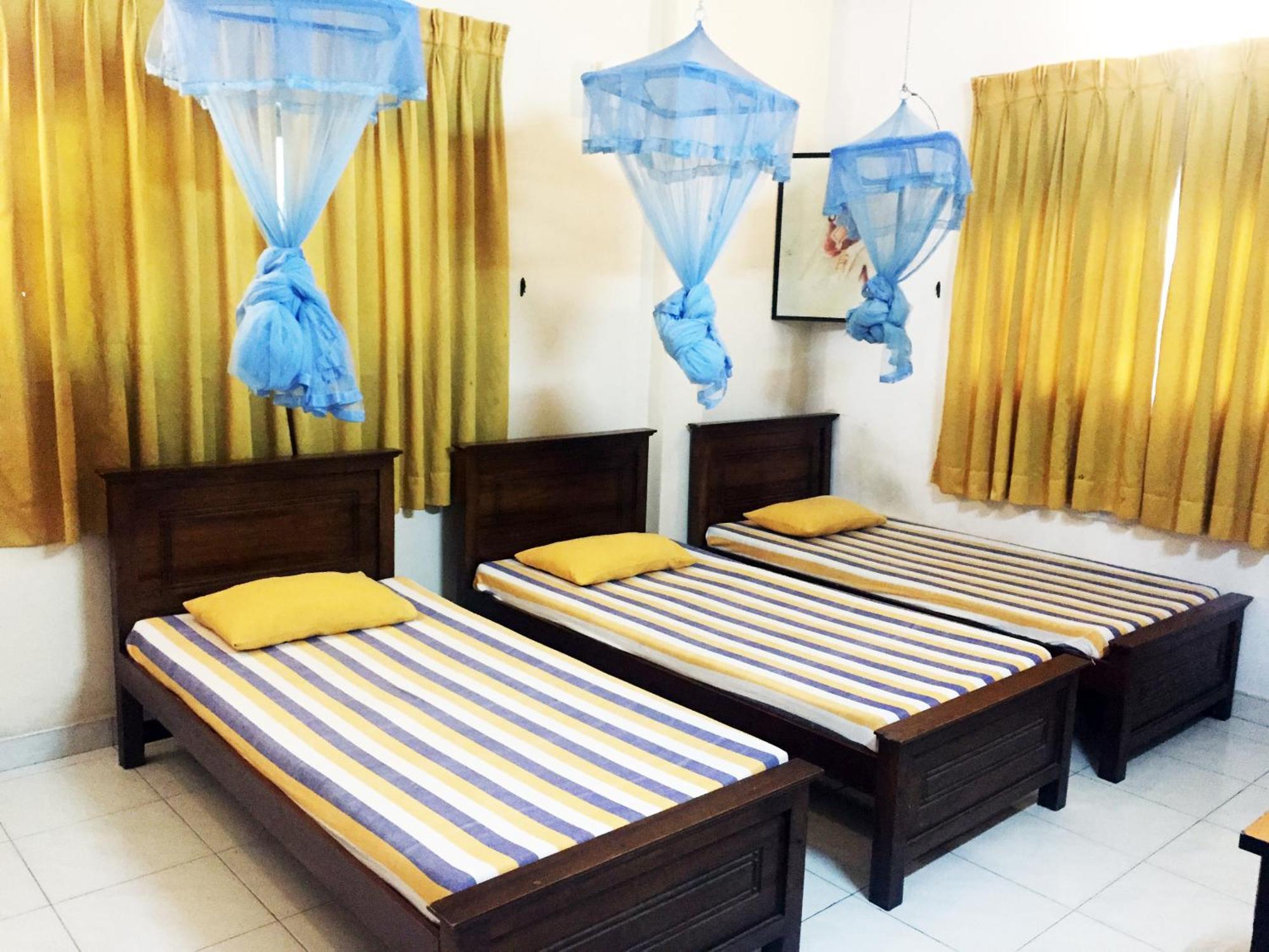 Mccarthy Guesthouse แคนดี้ ภายนอก รูปภาพ