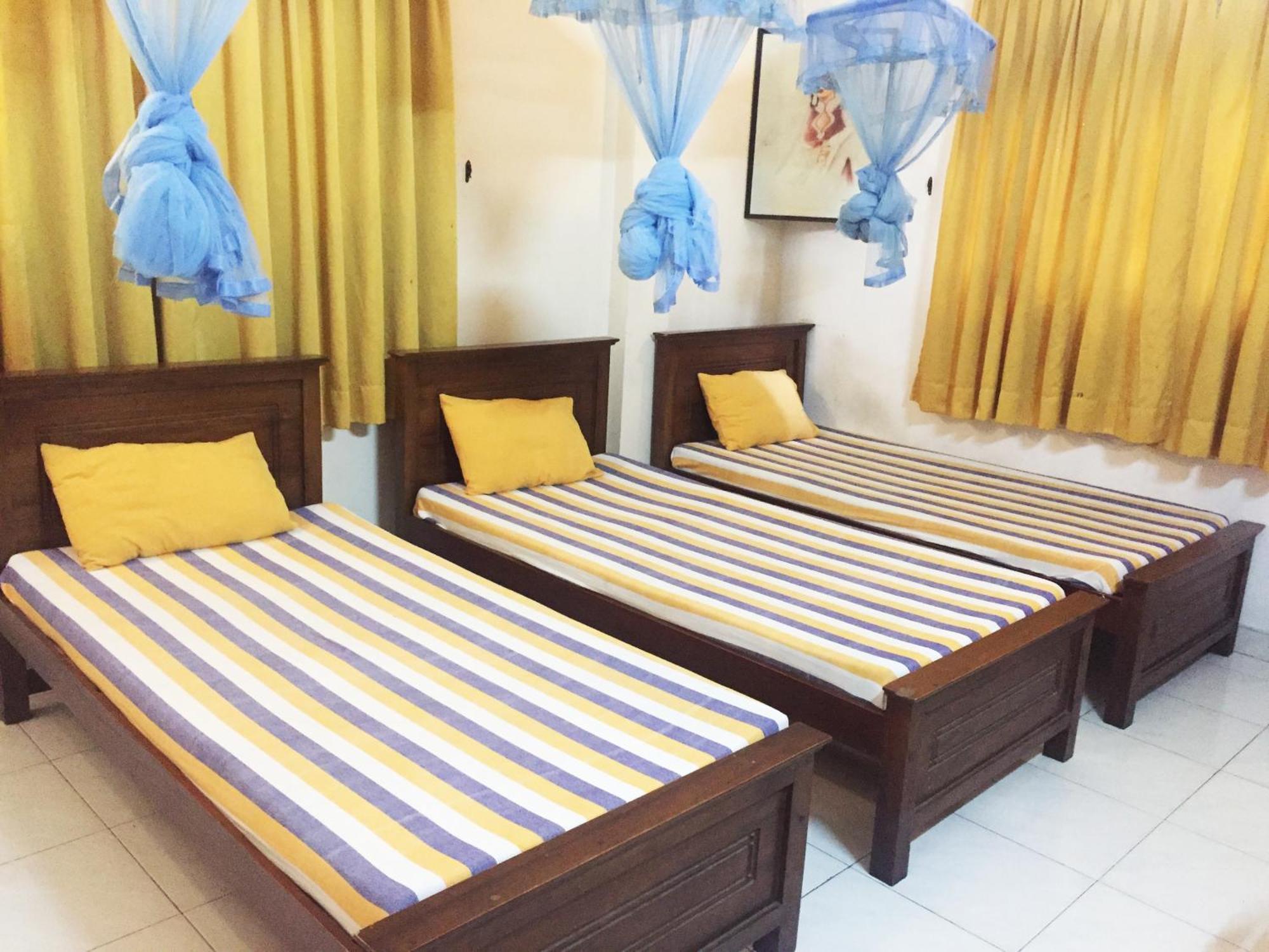 Mccarthy Guesthouse แคนดี้ ภายนอก รูปภาพ