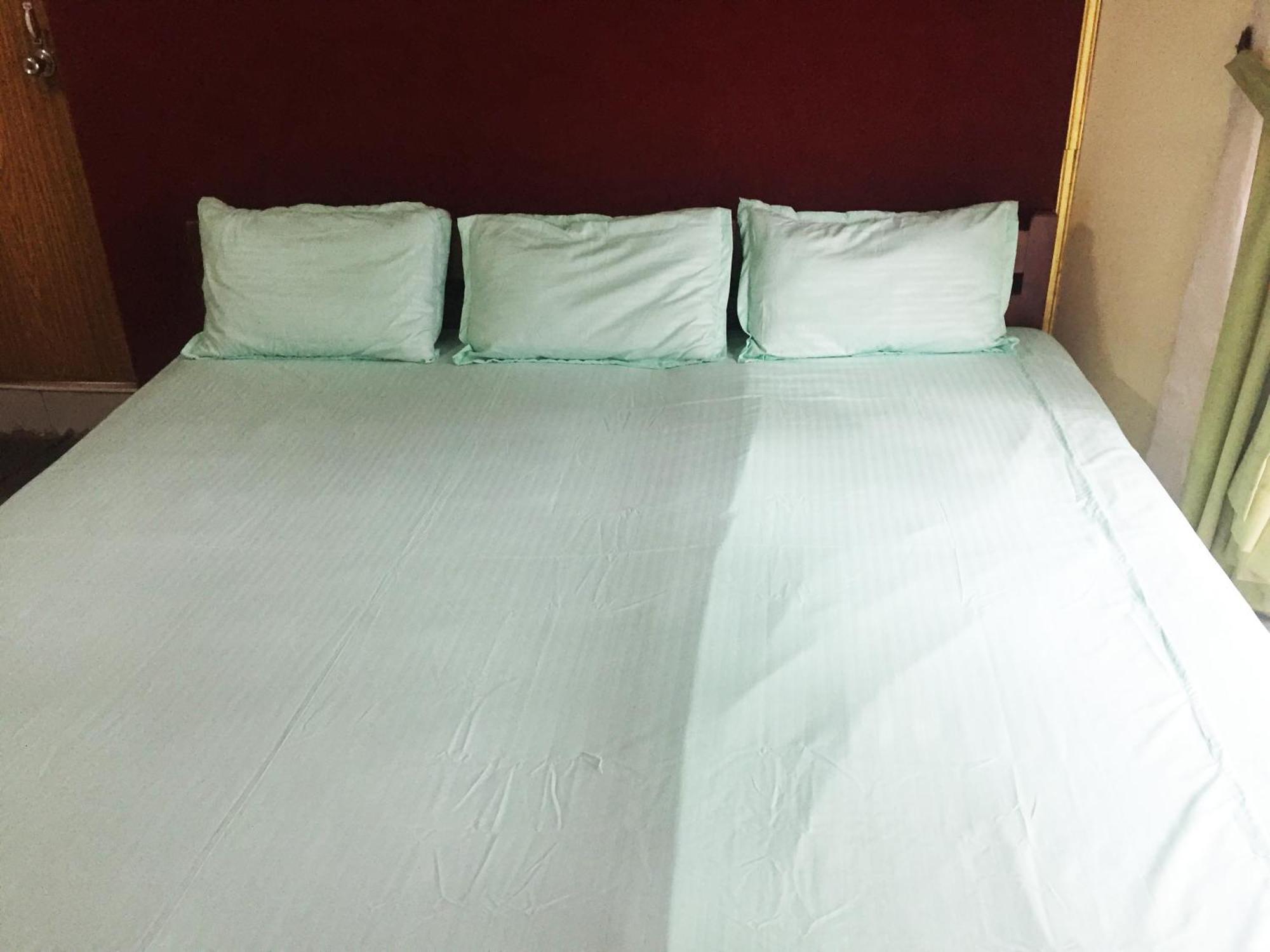 Mccarthy Guesthouse แคนดี้ ภายนอก รูปภาพ
