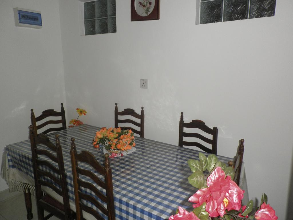 Mccarthy Guesthouse แคนดี้ ภายนอก รูปภาพ