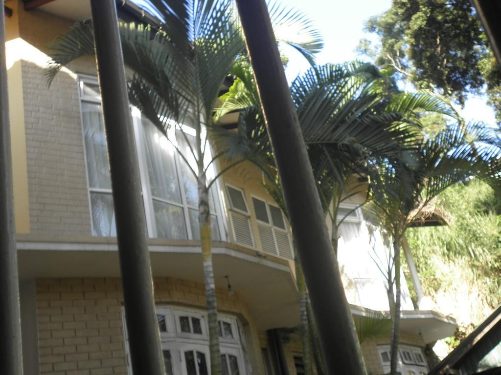 Mccarthy Guesthouse แคนดี้ ภายนอก รูปภาพ