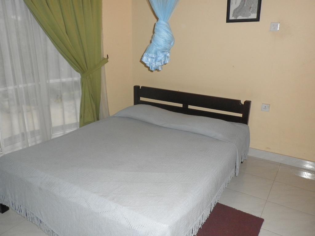 Mccarthy Guesthouse แคนดี้ ห้อง รูปภาพ
